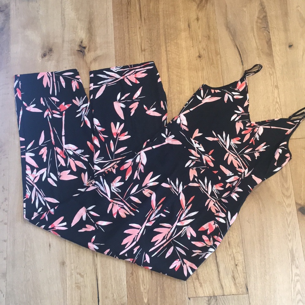 TAHARI Romper. Size: 6